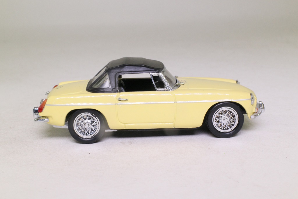 Matchbox Collectibles DYB05; 1967 MGB Roadster